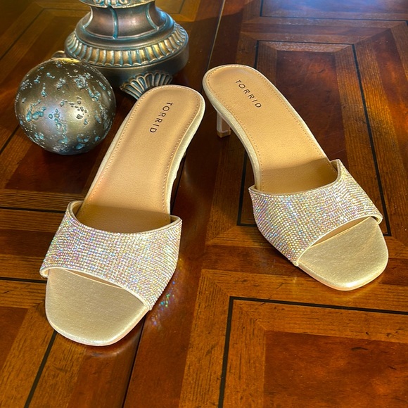 torrid Shoes - NWOT TORRID LT GOLD RHINESTONE SQUARE TOE MULE SIZE 9, HAS WIDE TOE BOX
